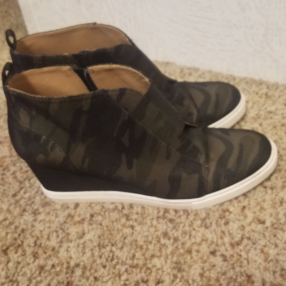 Paolo Camouflage Wedge Sneakers Size 11
